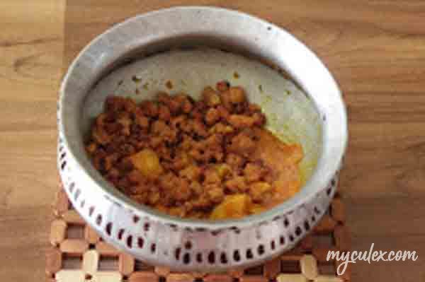 4. Add mangodi and sauté.