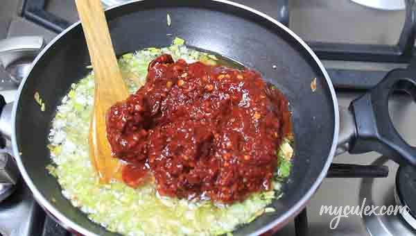 Add blended chili paste .