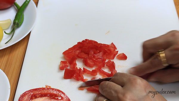 chop tomatoes finely