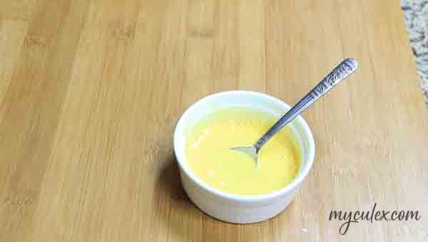 1.Make custard powder-milk slurry
