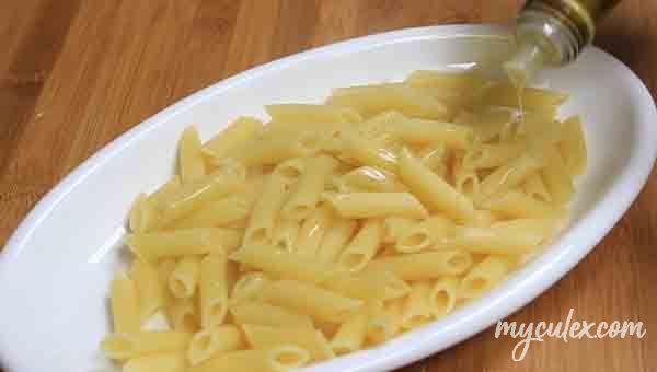 3. Toss pasta with a littel oil.