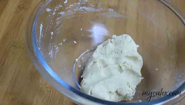 5. Mix gently to form vanilla dough.