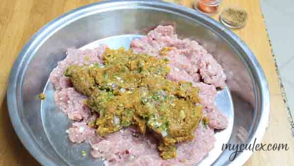 5. Transfer the keema mixture into a wide shallow vessel.