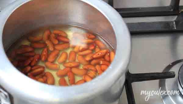 1. Boil red kidney beans.