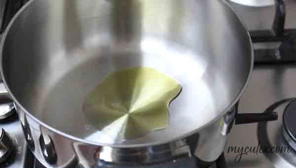 1. Lemon Coriander Soup Heat oil in a cook-pot.
