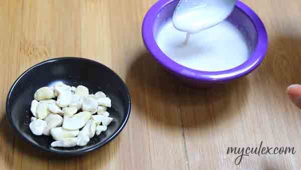 2. Make a paste of boiled cashewnuts with water.