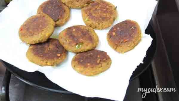 Drain shami kebabs on absorbent paper.