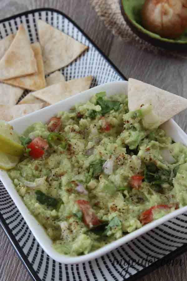 Easy Guacamole Dip Mexican Style