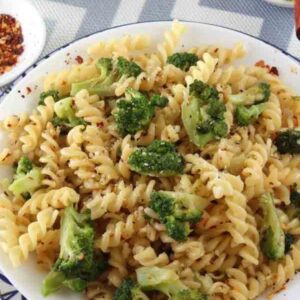 broccoli pasta top view feature