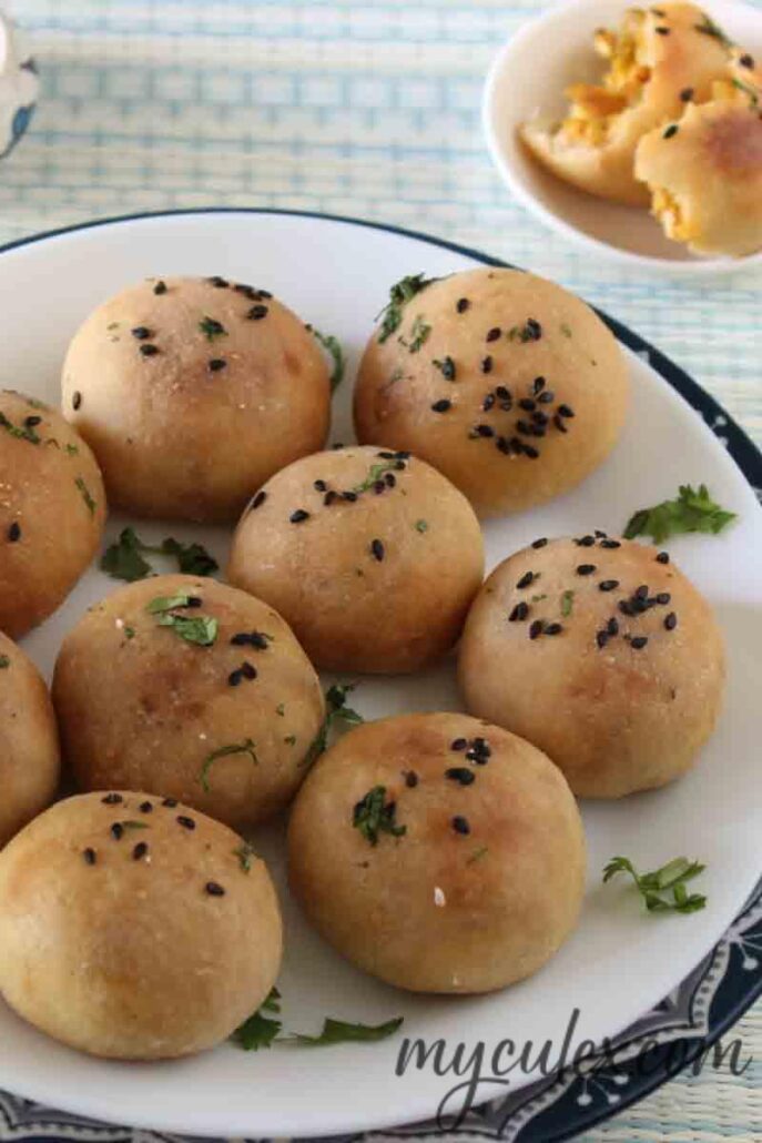 Baked Paneer Naan Bomb